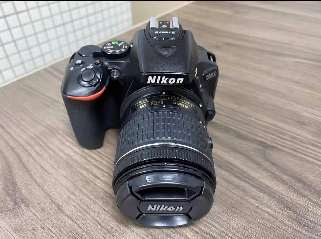    Nikon d5600 camera